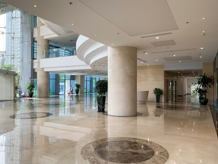 Cột tròn ốp đá marble vân mây tinh tế