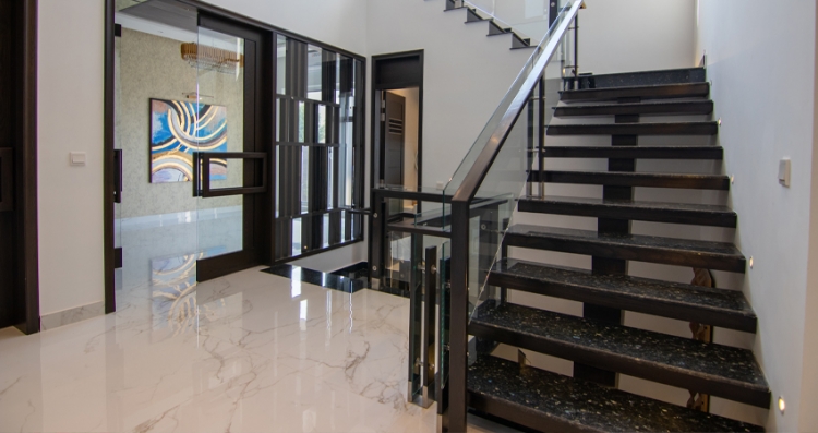 tạo cảm giác mạnh mẽ, sang trọng và dễ phối với nhiều phong cách kiến trúc.