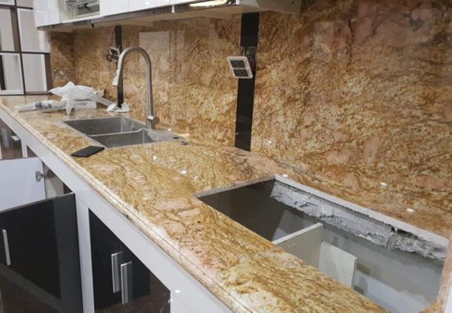 đá ốp màu vàng 