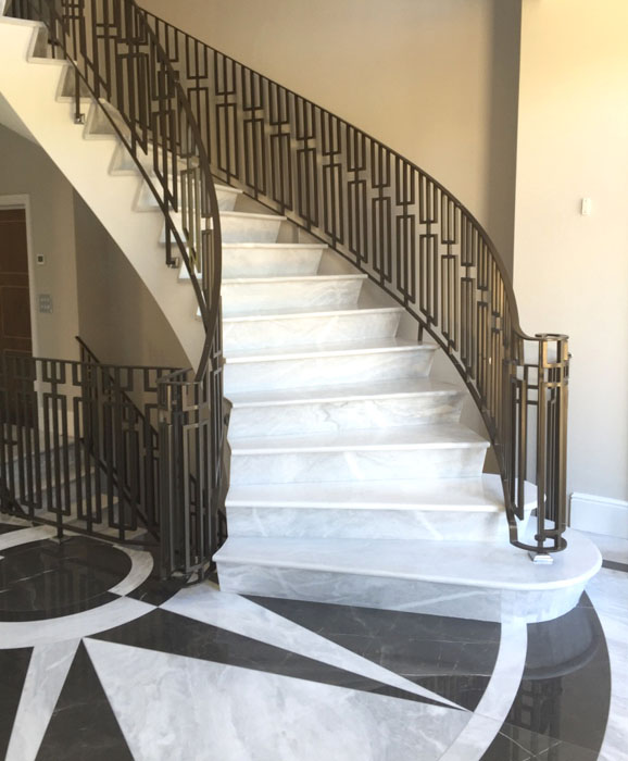 Khả năng chống thấm tốt, bền màu, phù hợp với phong cách thiết kế hiện đại và tối giản.