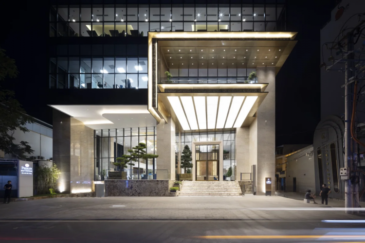 Đá mặt tiền khách sạn Marvella - Hưng Thịnh thi công