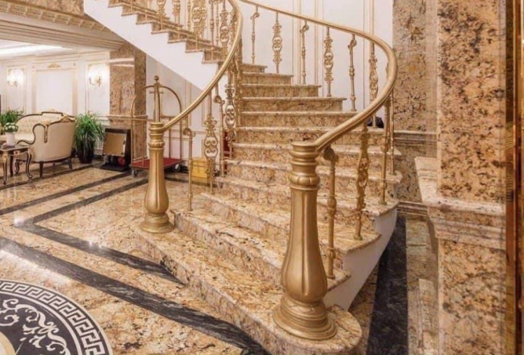 Đá tự nhiên vàng hoàng gia ốp cầu thang