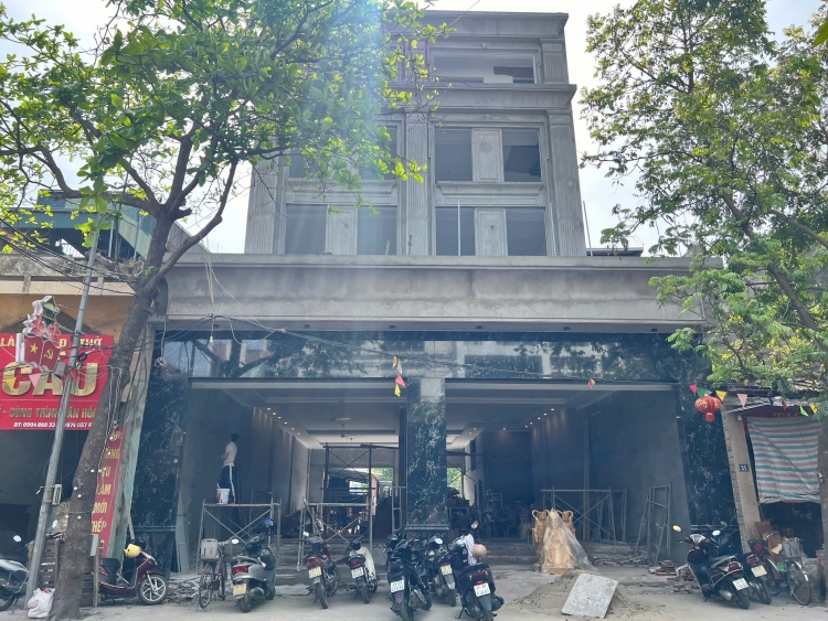 Mẫu đá granite ốp mặt tiền biệt thự sang trọng, bền màu theo thời gian