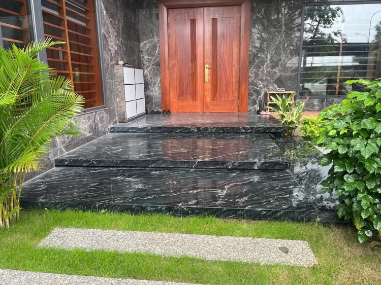 Đá hoa cương màu đen ốp mặt tiền