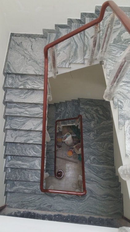 cầu thang đá trắng sa mạc