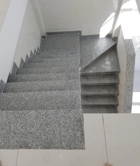 cầu thang đá tím hoa cà