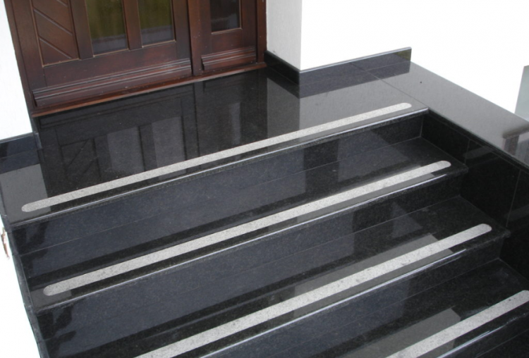 Đá Kim Sa Đen ốp lát bậc tam cấp