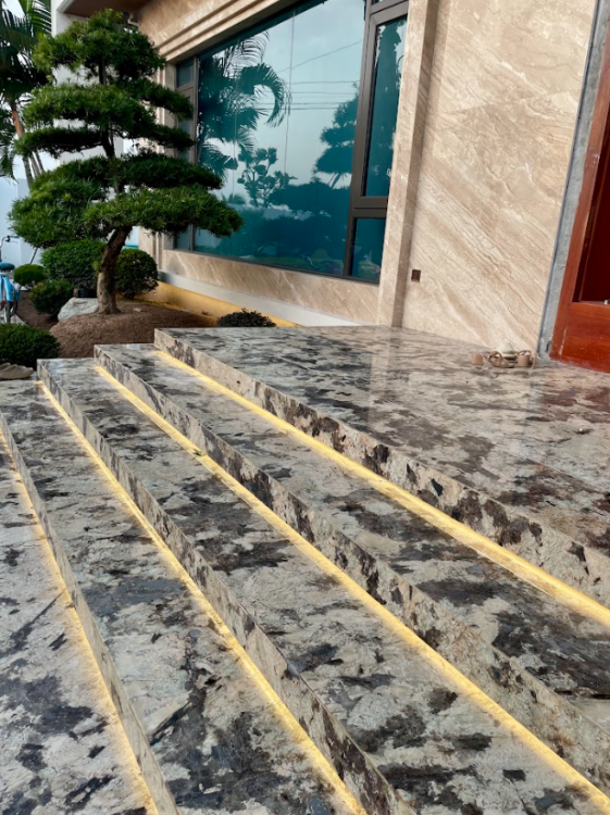 Bậc tam cấp đá granite chống trơn, an toàn khi sử dụng