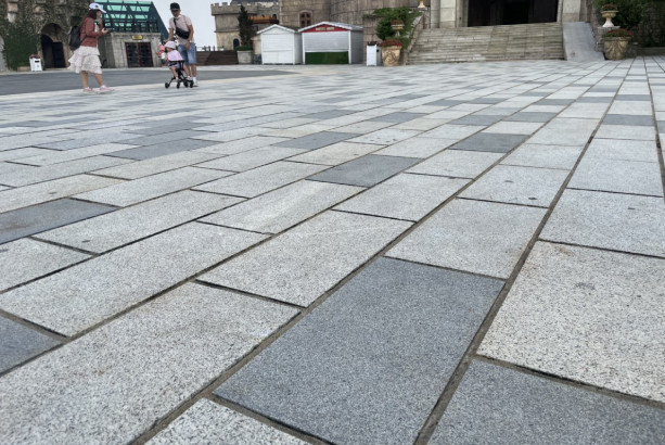 đá granite lát nền sân vườn