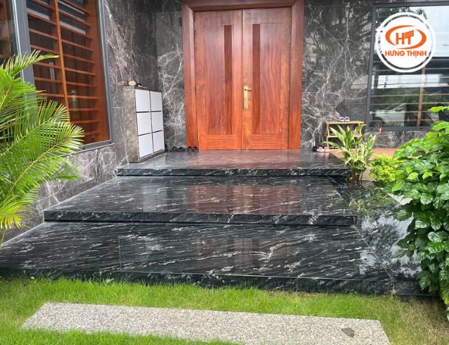 Đá Olivia Green ốp tường giúp không gian thêm chiều sâu, tạo hiệu ứng thẩm mỹ ấn tượng và hiện đại.