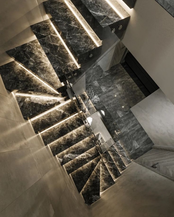 Cầu thang đá granite bền đẹp, chịu lực tốt