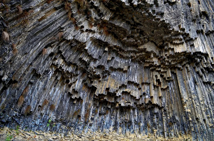 thạch anh nhân tạo