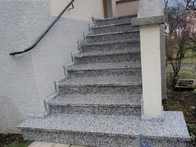 cầu thang đá trắng suối lau