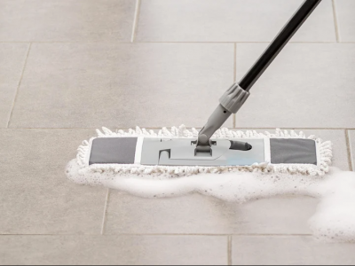  làm sạch sàn đá tự nhiên