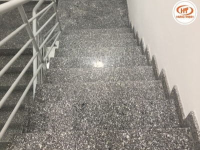 Cầu thang đá trắng suối lau - Đá granite bền đẹp cho mội công trình