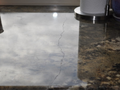 Nguyên nhân phổ biến gây nứt mặt bàn đá granite